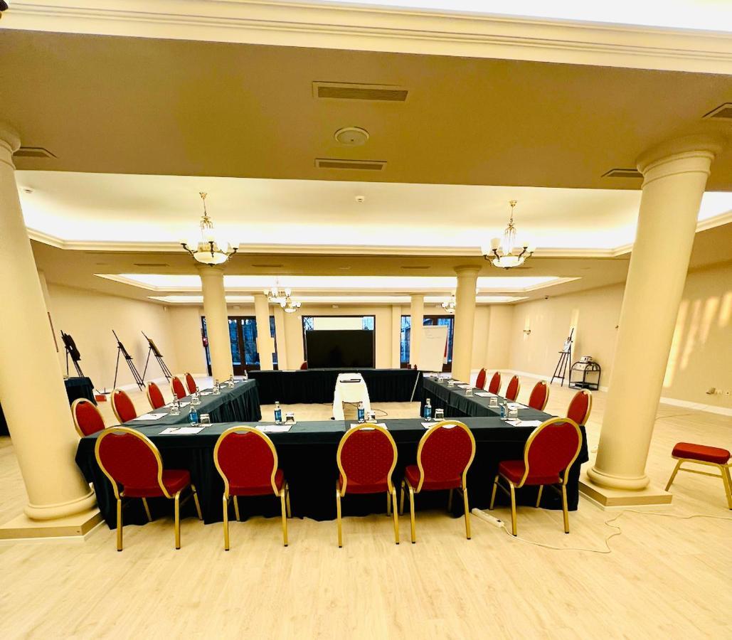 Palacio De Miraflores ميرافلوريس ذي لا ثييرا المظهر الخارجي الصورة